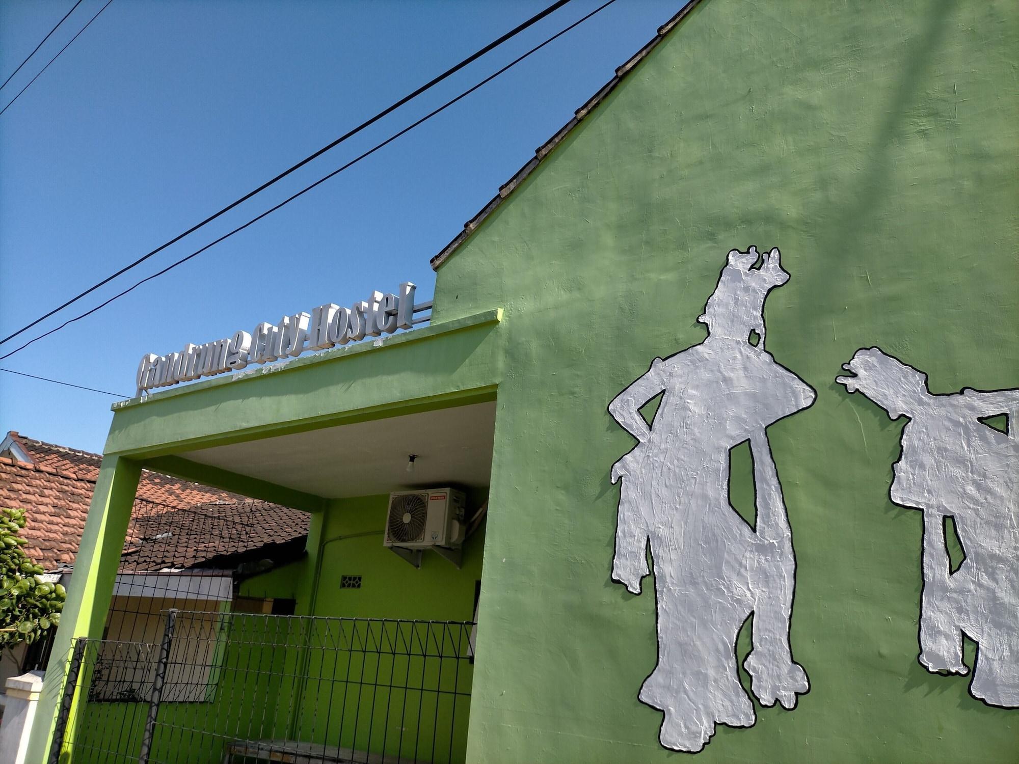 Gandrung City Hostel Баньювангі Екстер'єр фото