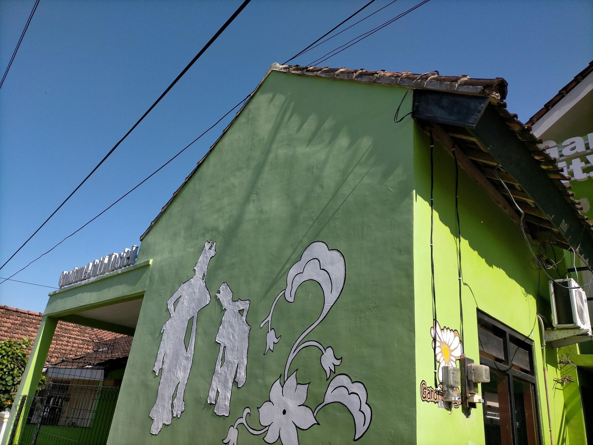Gandrung City Hostel Баньювангі Екстер'єр фото