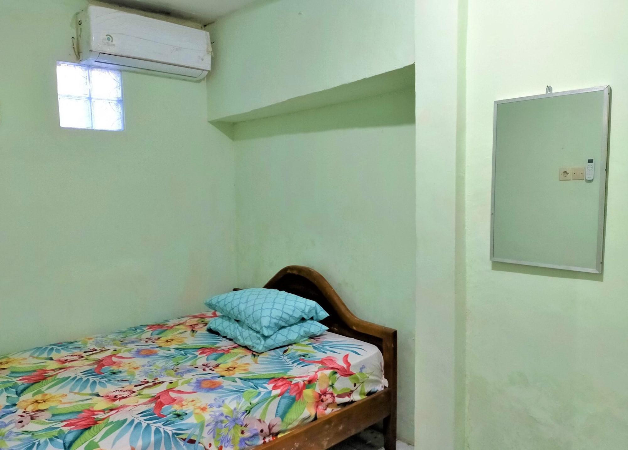 Gandrung City Hostel Баньювангі Екстер'єр фото
