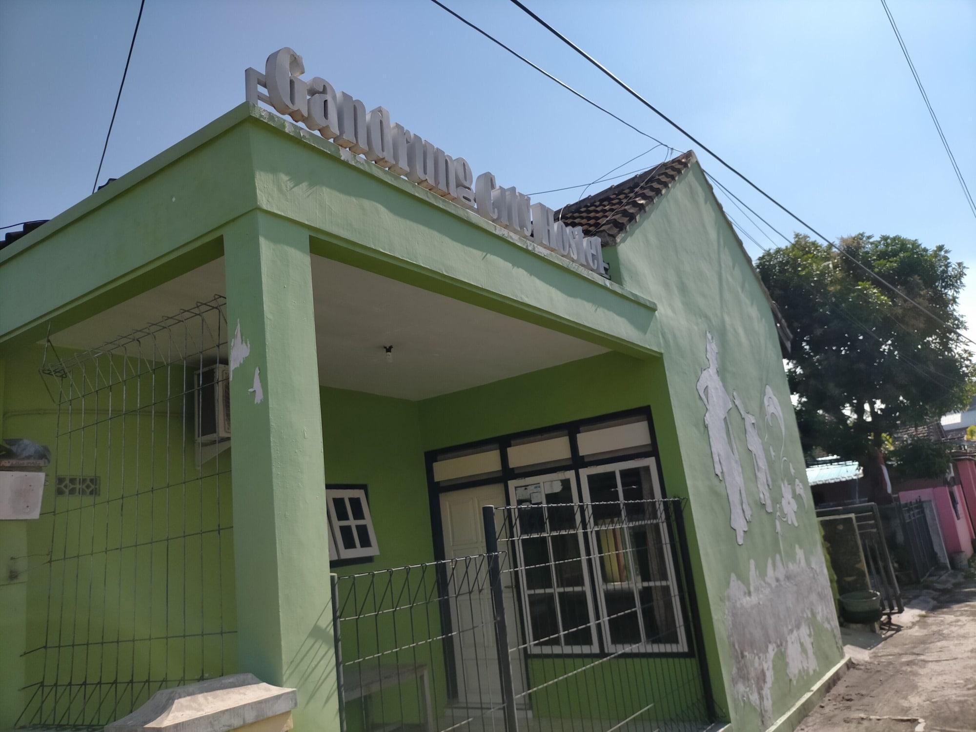 Gandrung City Hostel Баньювангі Екстер'єр фото