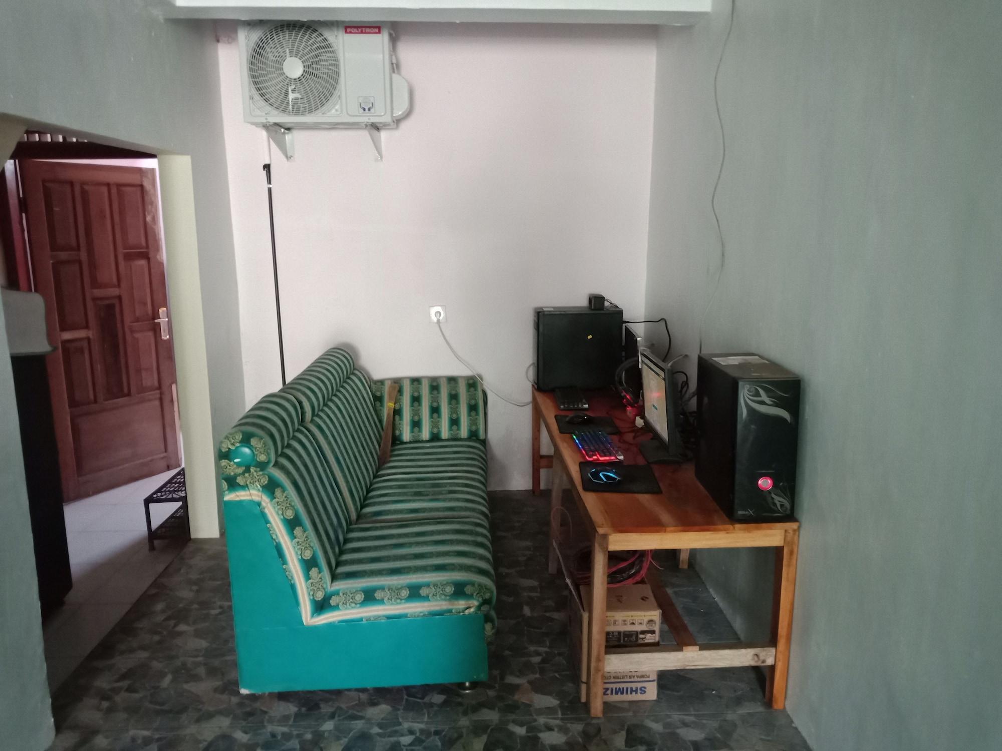 Gandrung City Hostel Баньювангі Екстер'єр фото