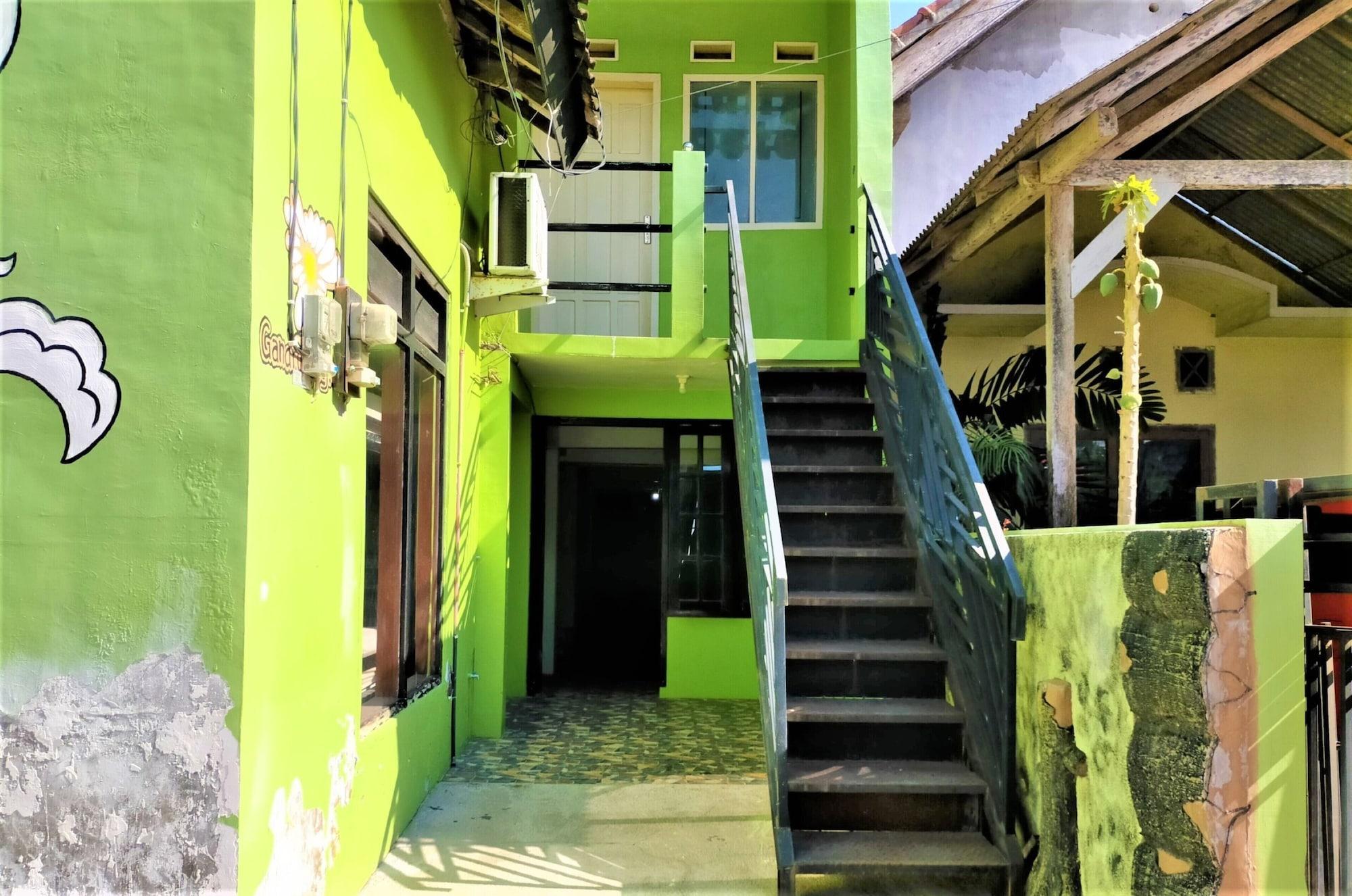 Gandrung City Hostel Баньювангі Екстер'єр фото