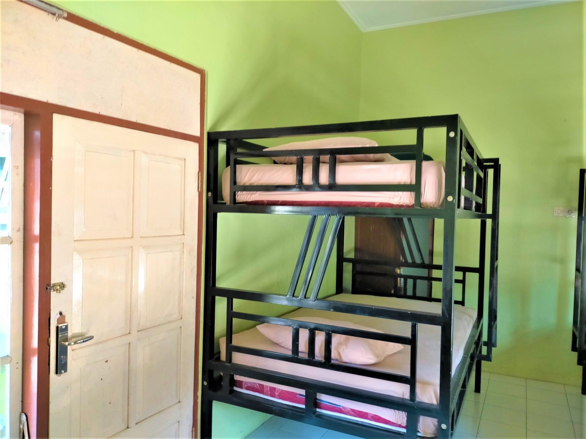 Gandrung City Hostel Баньювангі Екстер'єр фото