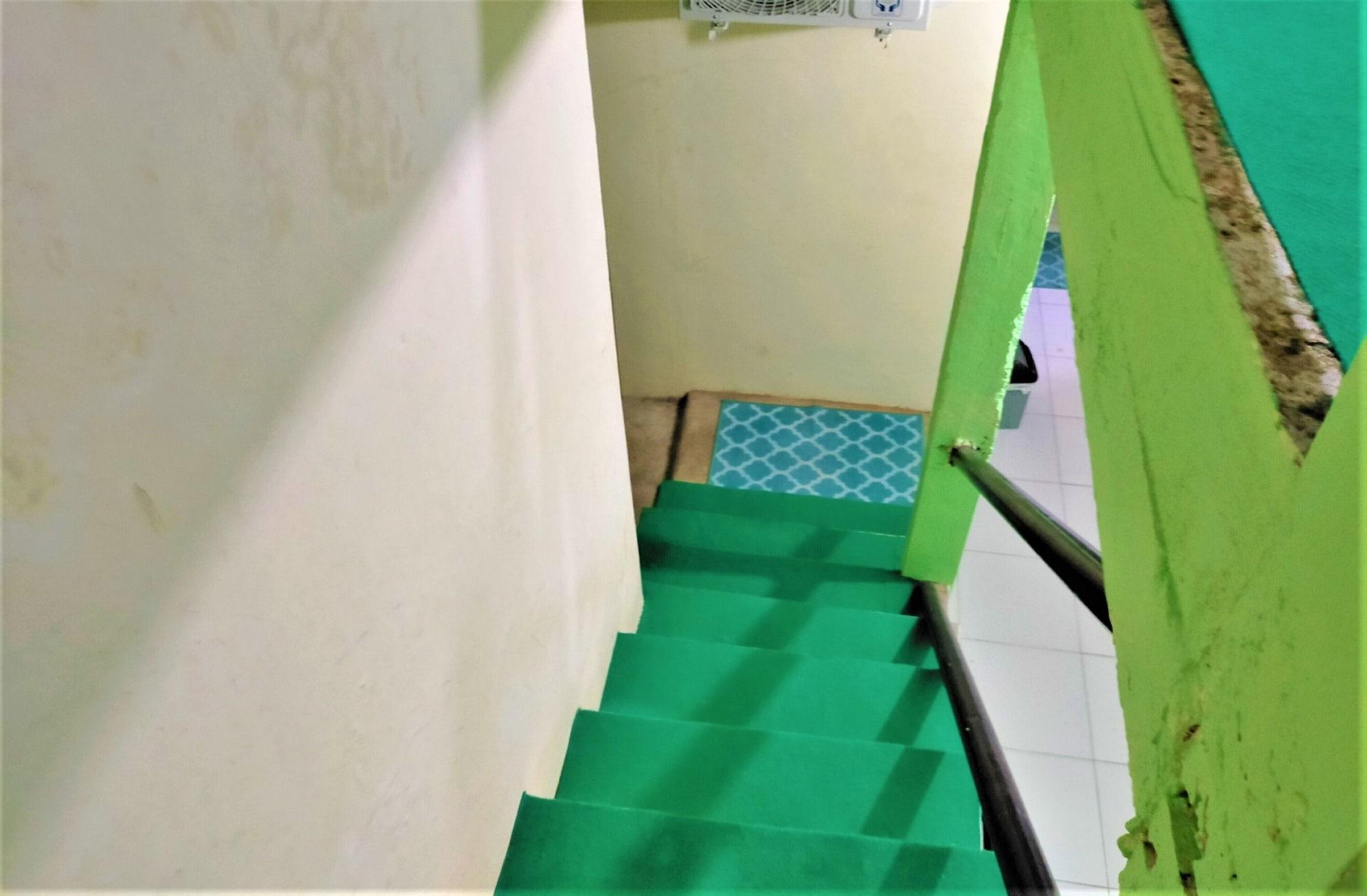 Gandrung City Hostel Баньювангі Екстер'єр фото