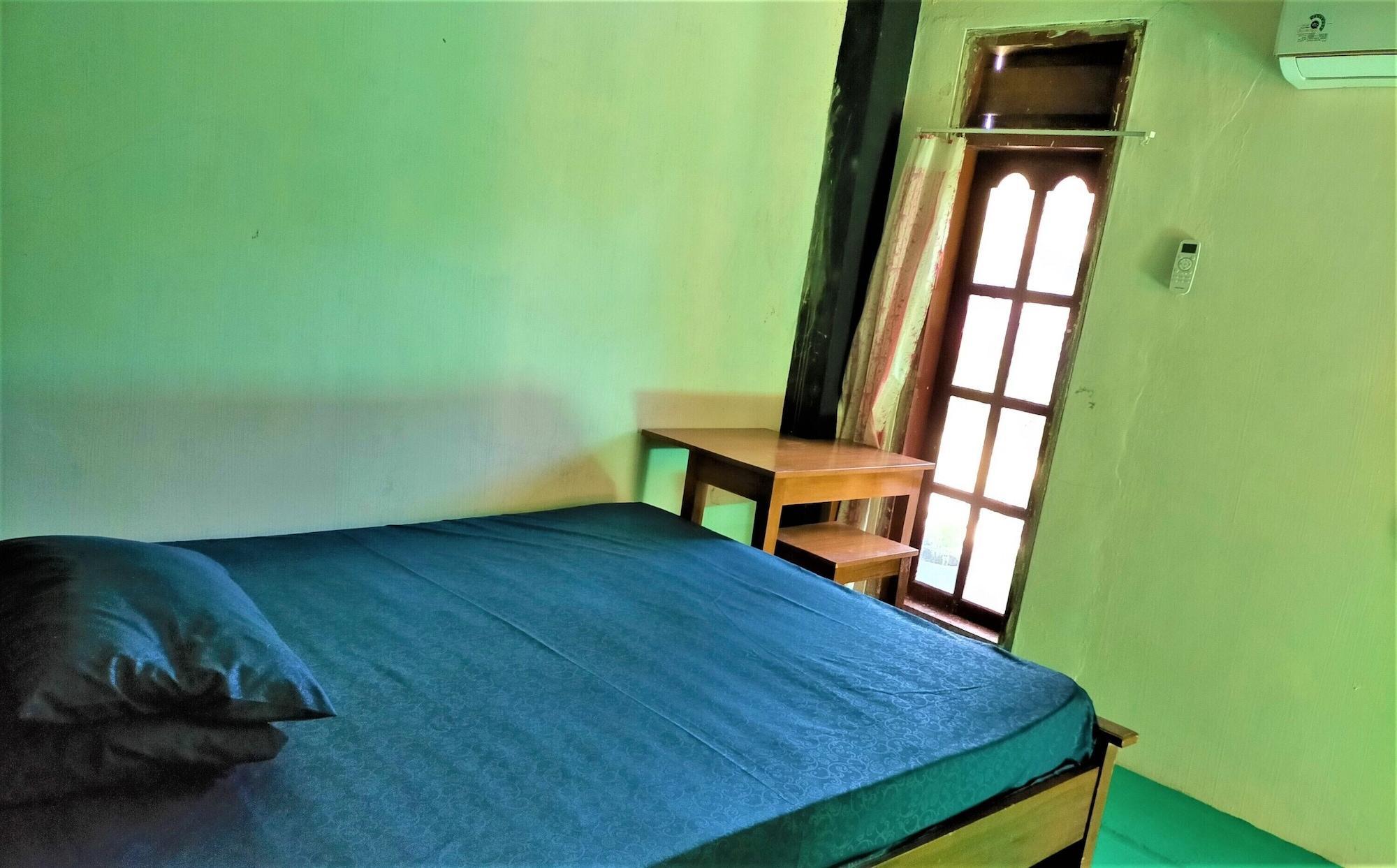 Gandrung City Hostel Баньювангі Екстер'єр фото