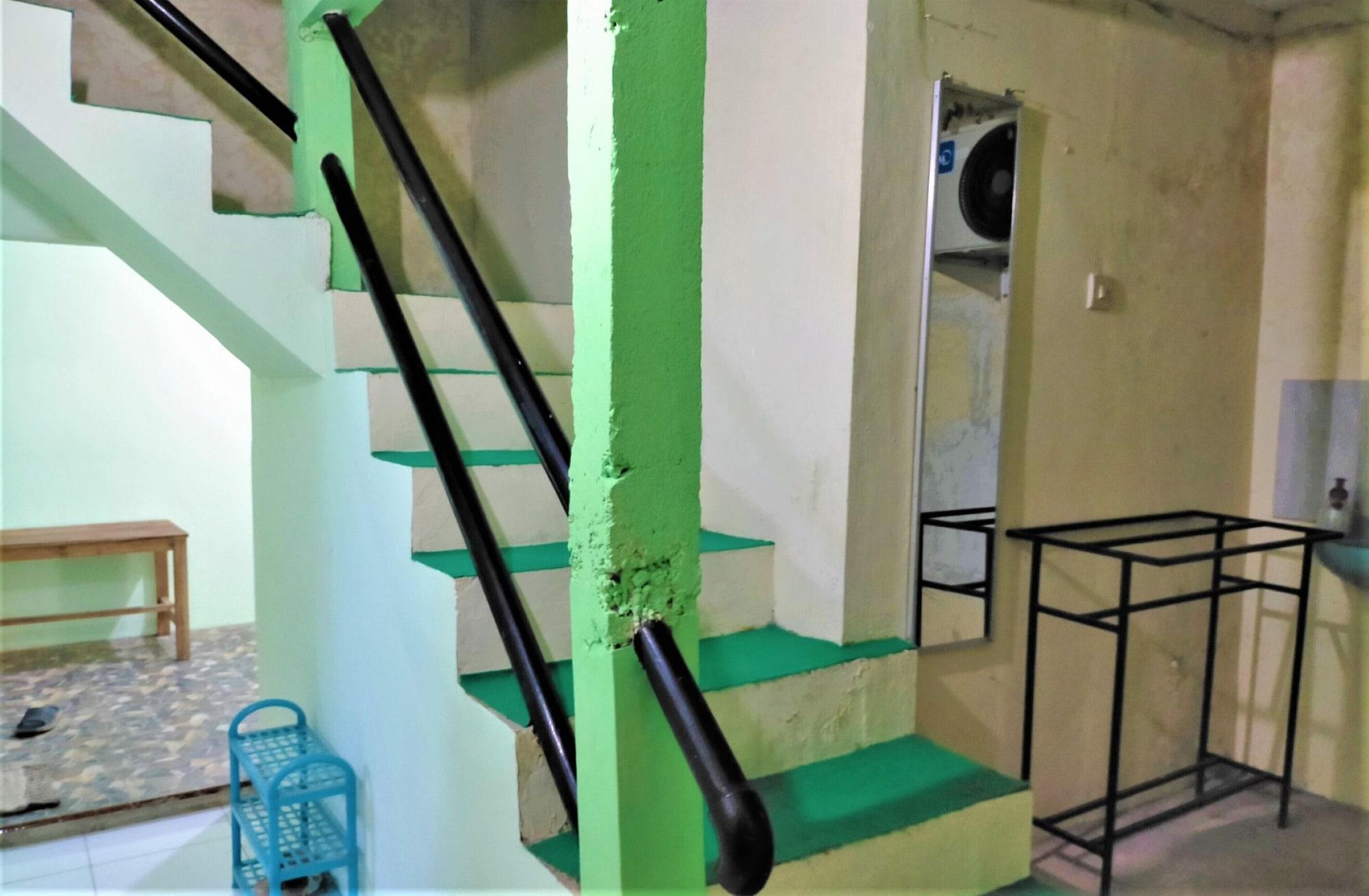 Gandrung City Hostel Баньювангі Екстер'єр фото