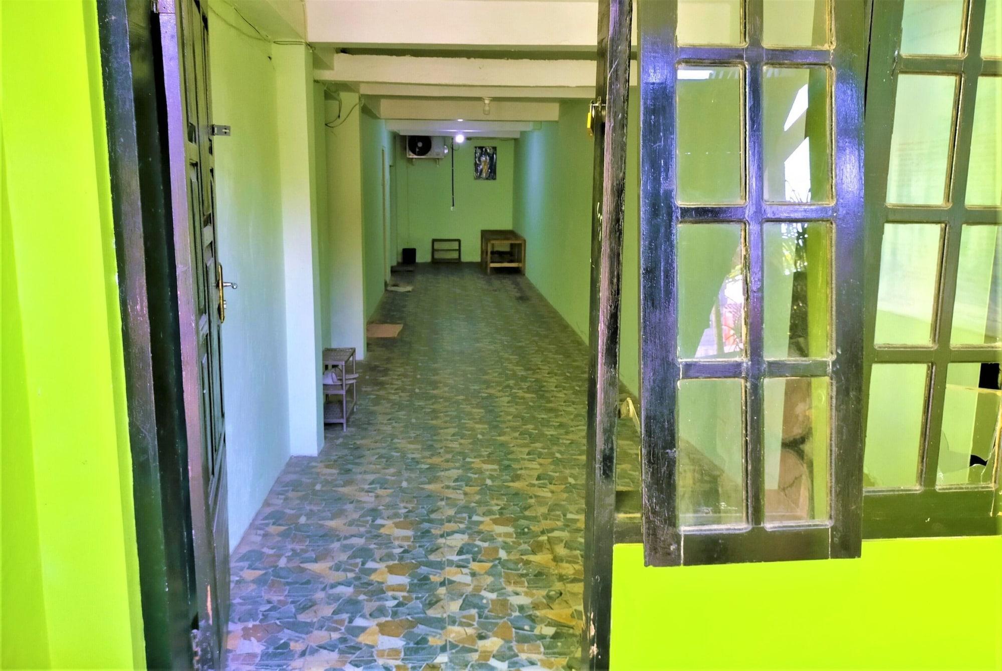 Gandrung City Hostel Баньювангі Екстер'єр фото