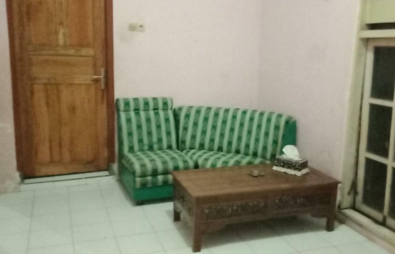 Gandrung City Hostel Баньювангі Екстер'єр фото